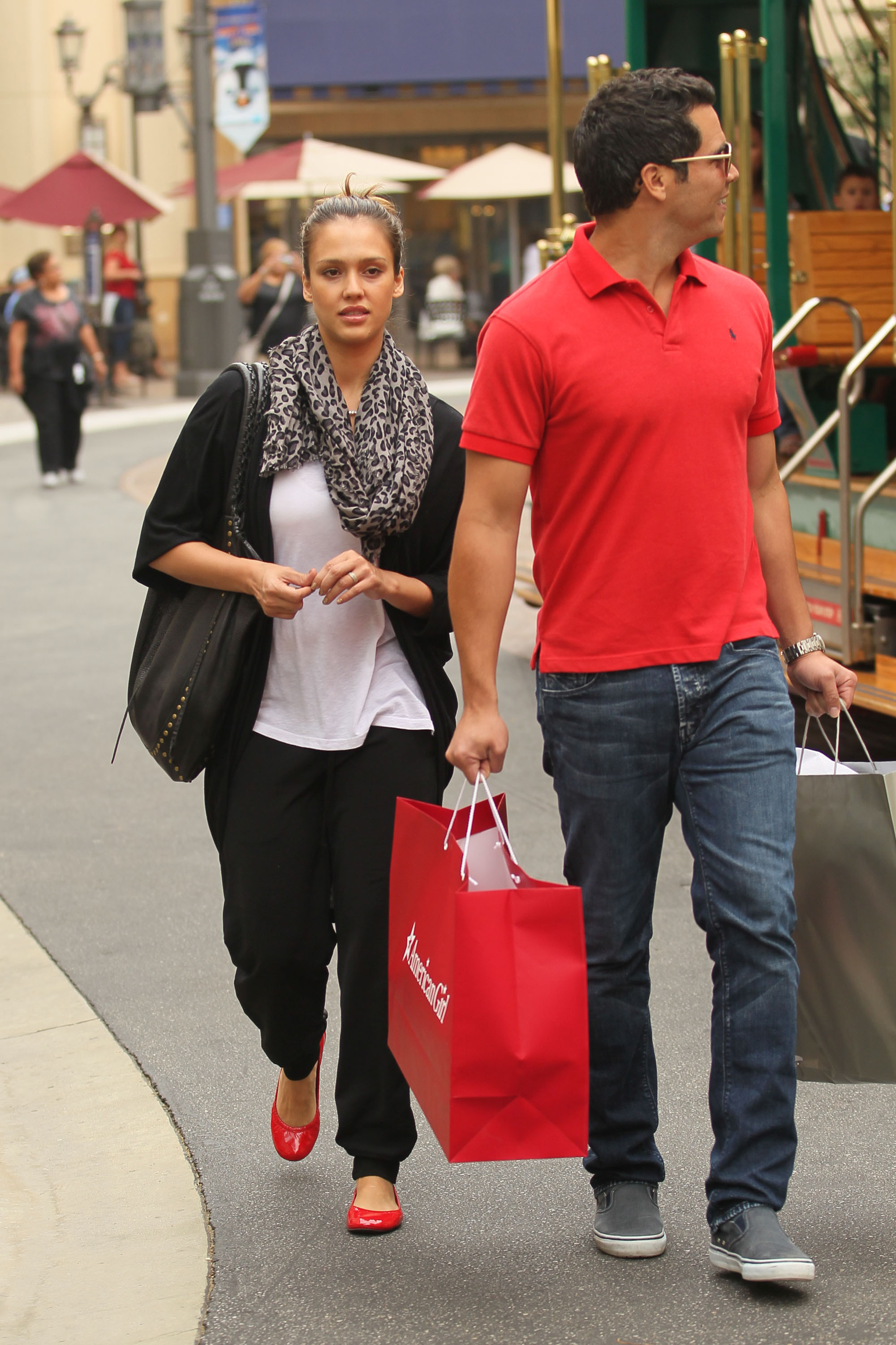 Jessica Alba and Cash Warren go shopping at The Grove | Picture 85956